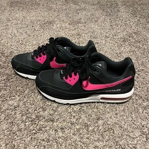 EUC Nike Air Max youth size 7 = womens size 9